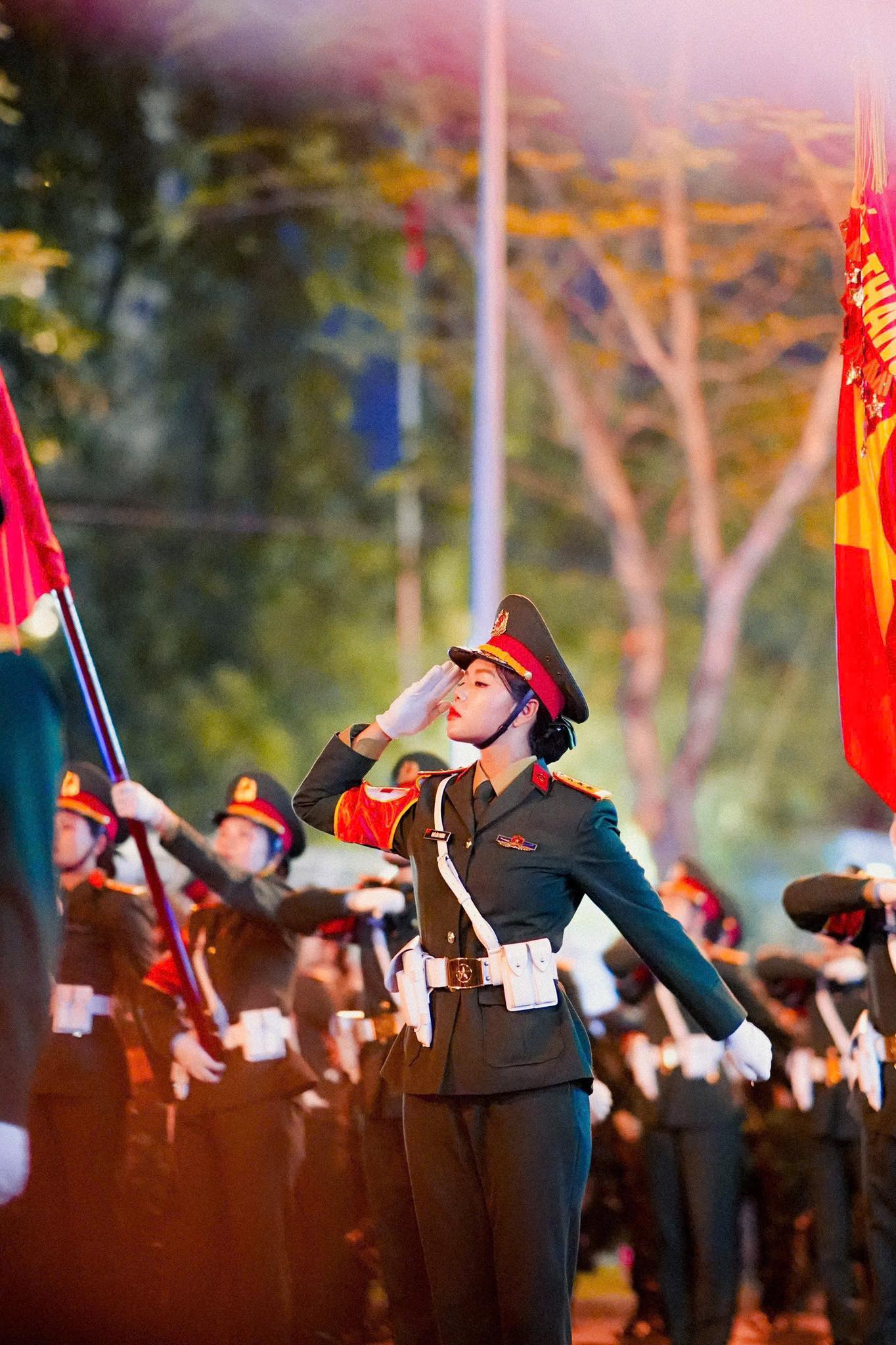 Hội ngộ nữ thần diễu binh, Hội ngộ nữ thần diễu binh,