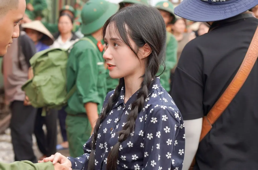 Mỹ nhân xinh nhất Mưa Đỏ: Ngoài đời là “vợ quốc dân” có 17 triệu fan, làm gì cũng tạo trend hot- Ảnh 2.