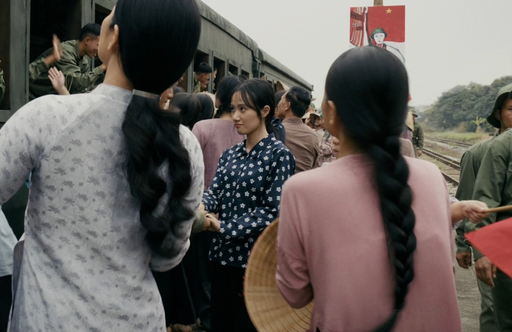 Mỹ nhân xinh nhất Mưa Đỏ: Ngoài đời là “vợ quốc dân” có 17 triệu fan, làm gì cũng tạo trend hot- Ảnh 1.