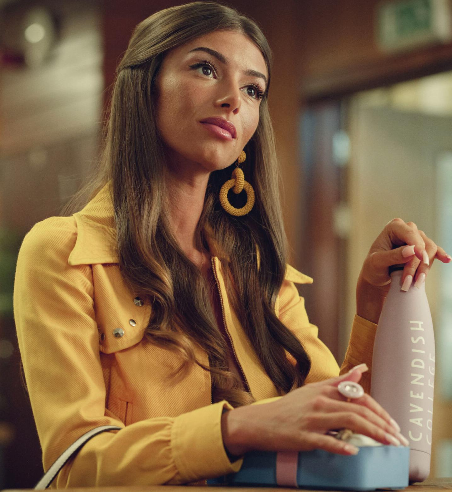 Xem phim Sex Education mãi mới biết cảnh gây phẫn nộ nhất lại có thật ngoài đời, hội nữ sinh khổ quá rồi!- Ảnh 2. Xem phim Sex Education mãi mới biết cảnh gây phẫn nộ nhất lại có thật ngoài đời, hội nữ sinh khổ quá rồi!- Ảnh 2.