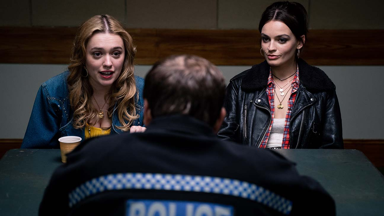 Xem phim Sex Education mãi mới biết cảnh gây phẫn nộ nhất lại có thật ngoài đời, hội nữ sinh khổ quá rồi!- Ảnh 3. Xem phim Sex Education mãi mới biết cảnh gây phẫn nộ nhất lại có thật ngoài đời, hội nữ sinh khổ quá rồi!- Ảnh 3.