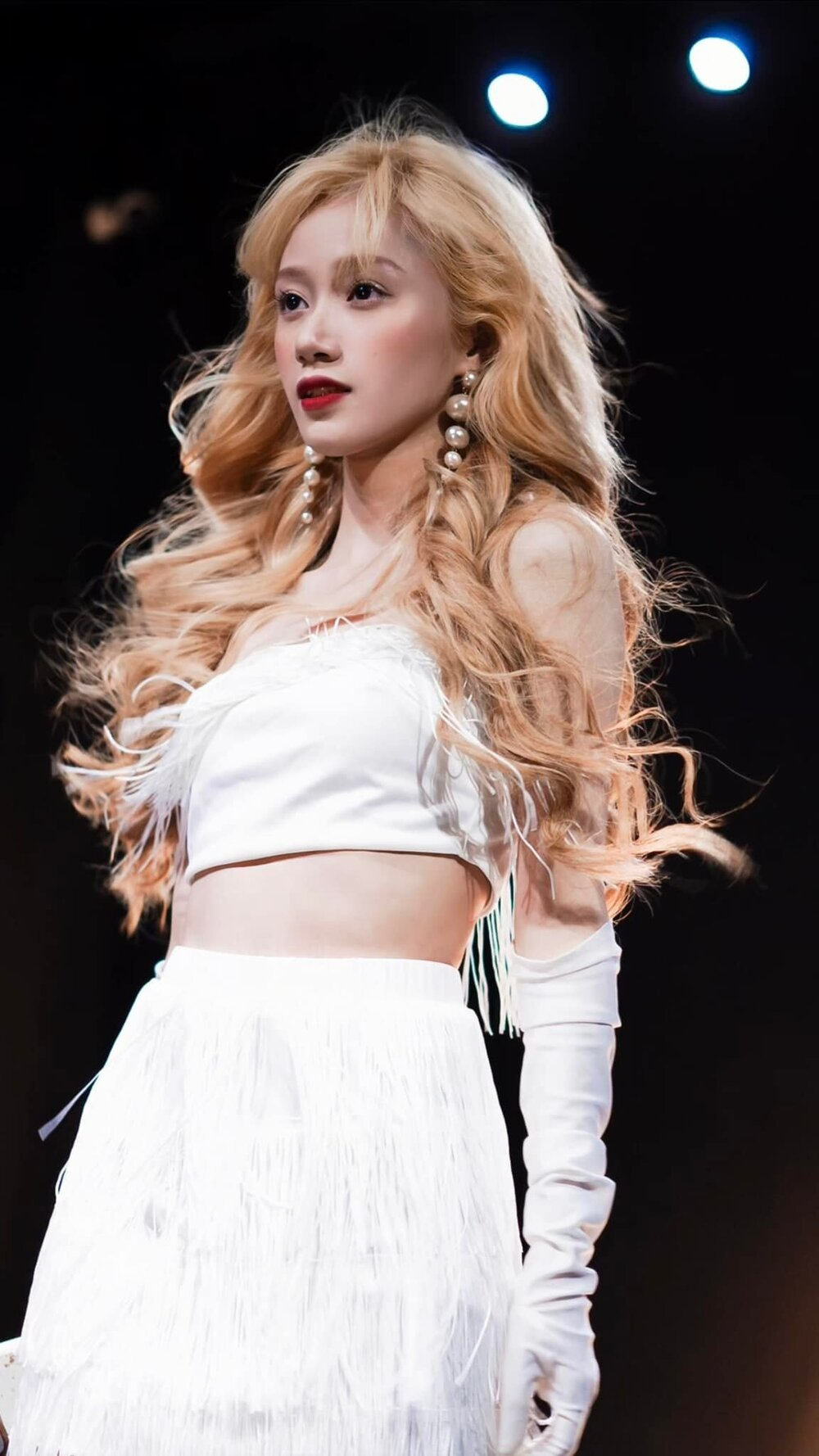 Mỹ nhân xinh nhất Mưa Đỏ: Ngoài đời là “vợ quốc dân” có 17 triệu fan, làm gì cũng tạo trend hot- Ảnh 3.