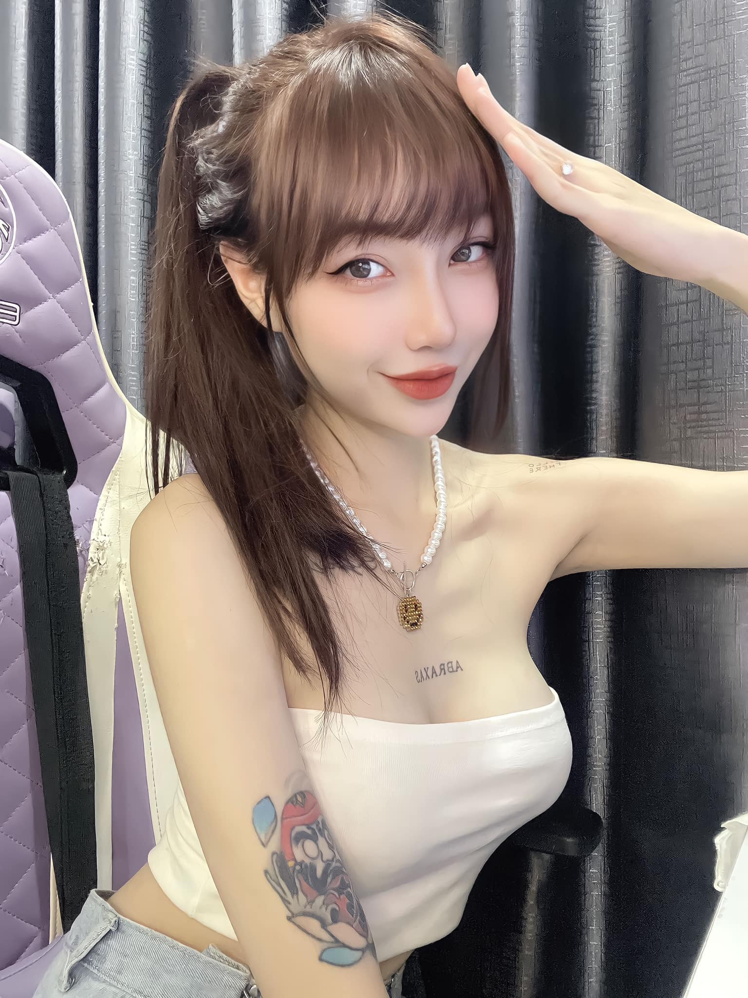 Nửa năm mới online, nữ streamer Nửa năm mới online, nữ streamer