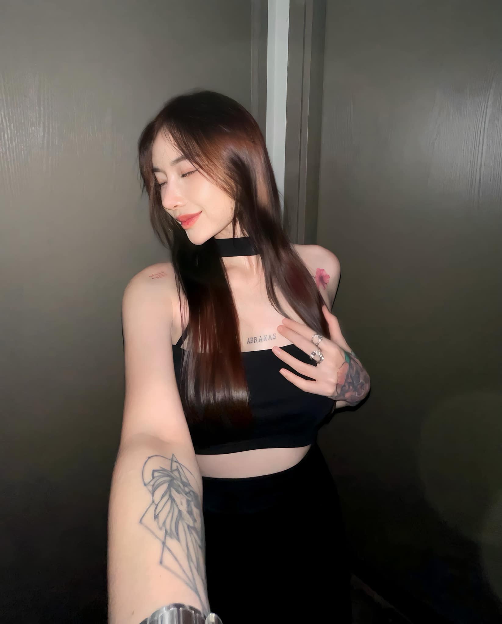 Nửa năm mới online, nữ streamer Nửa năm mới online, nữ streamer