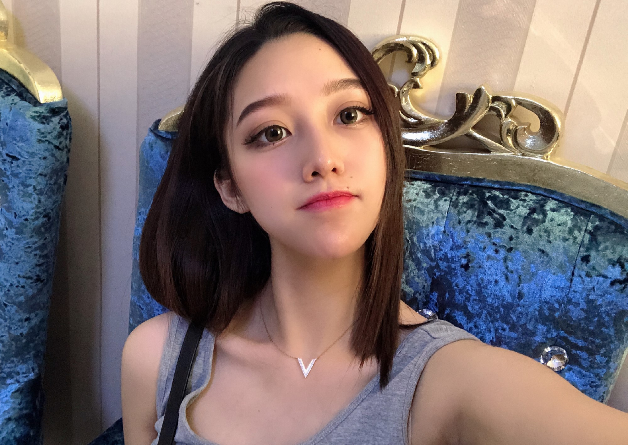 Mặc áo có cổ quá rộng, nữ streamer bất ngờ lộ khoảnh khắc Mặc áo có cổ quá rộng, nữ streamer bất ngờ lộ khoảnh khắc