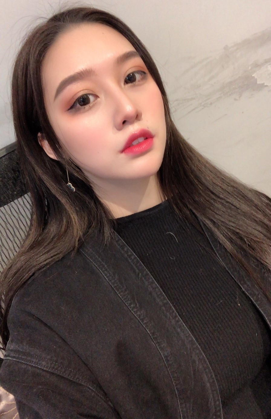 Mặc áo có cổ quá rộng, nữ streamer bất ngờ lộ khoảnh khắc Mặc áo có cổ quá rộng, nữ streamer bất ngờ lộ khoảnh khắc