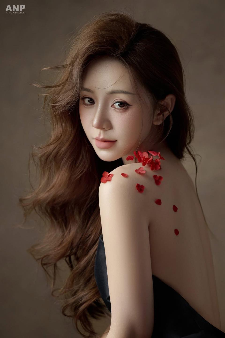 Quỳnh Kool diện nội y, khoe trọn lưng trần trong bộ ảnh Quỳnh Kool diện nội y, khoe trọn lưng trần trong bộ ảnh
