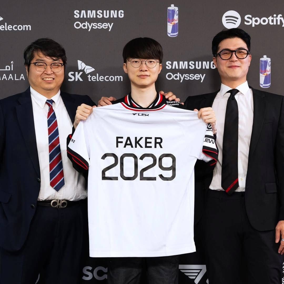 Faker công bố hợp đồng Faker công bố hợp đồng