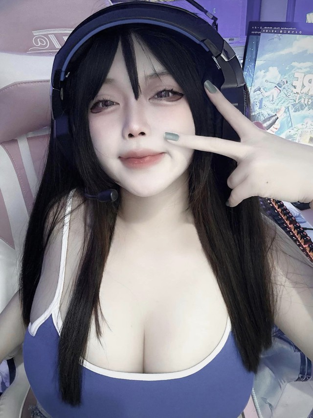 Chán soạn giáo án chơi game, hot girl hóa nữ cao bồi nóng bỏng, gợi cảm- Ảnh 2.