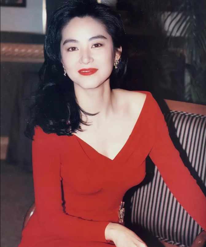“Tứ đại mỹ nhân” cũng bị chê: Lâm Thanh Hà có tướng đàn ông, Lý Gia Hân quá nhiều khuyết điểm- Ảnh 3. “Tứ đại mỹ nhân” cũng bị chê: Lâm Thanh Hà có tướng đàn ông, Lý Gia Hân quá nhiều khuyết điểm- Ảnh 3.