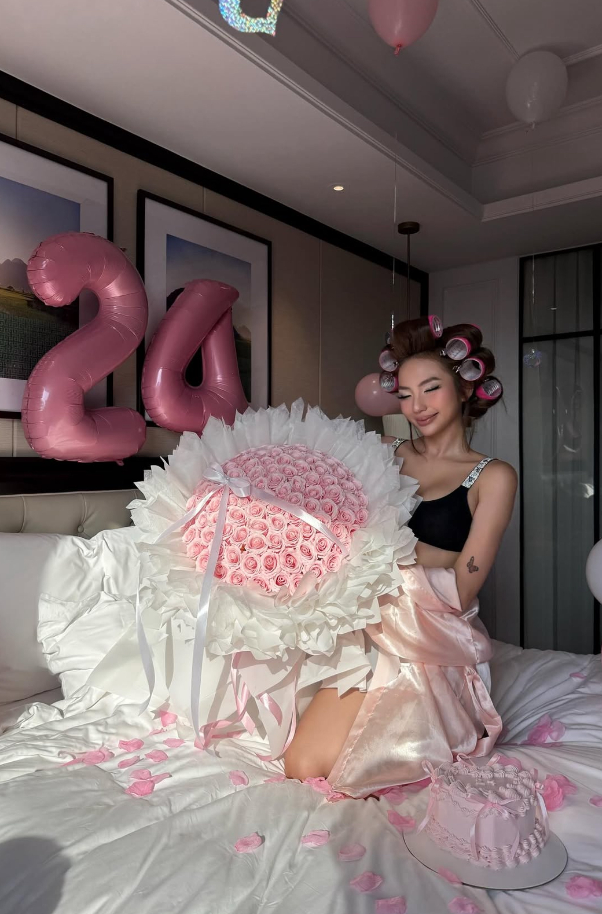 Bạn thân Xuân Ca khoe loạt ảnh nóng bỏng đón tuổi mới, fan Bạn thân Xuân Ca khoe loạt ảnh nóng bỏng đón tuổi mới, fan