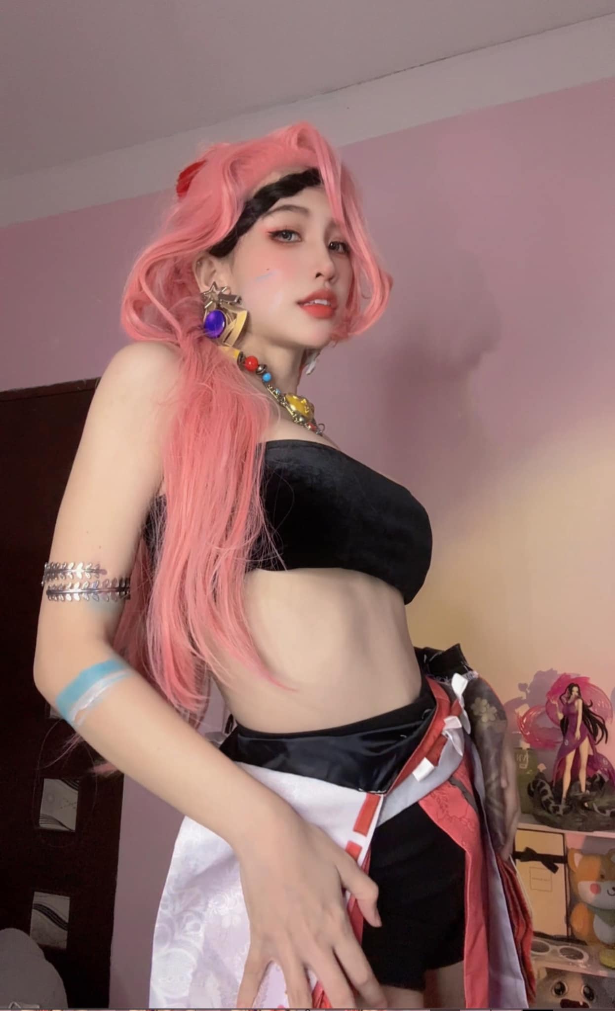 Nữ streamer đăng ảnh nóng bỏng 