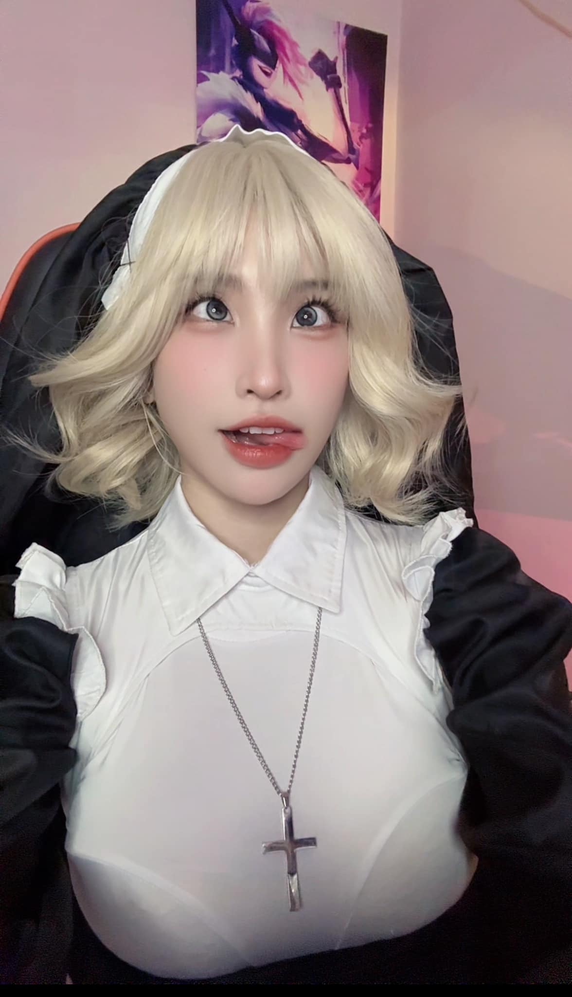 Nữ streamer đăng ảnh nóng bỏng 