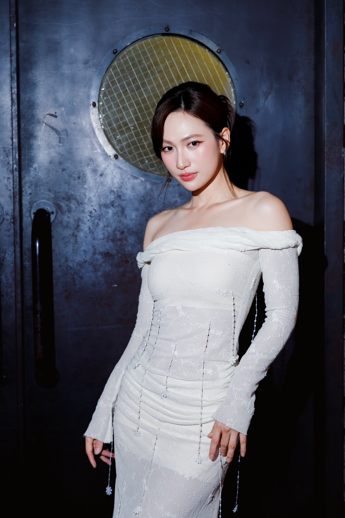 Cận cảnh nhan sắc mỹ nhân được khen đẹp nhất Việt Nam hiện tại, đến cả mặt mộc cũng vô địch thiên hạ- Ảnh 2.