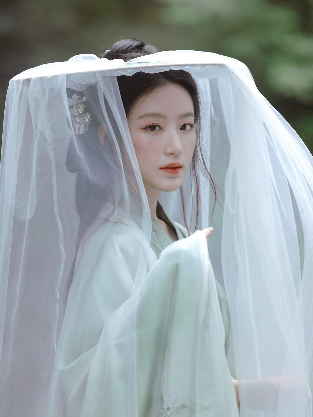 Trên trời rơi xuống nàng Tiểu Long Nữ đẹp chấn động 2025, nhan sắc này đến Lưu Diệc Phi cũng phải nể- Ảnh 4.