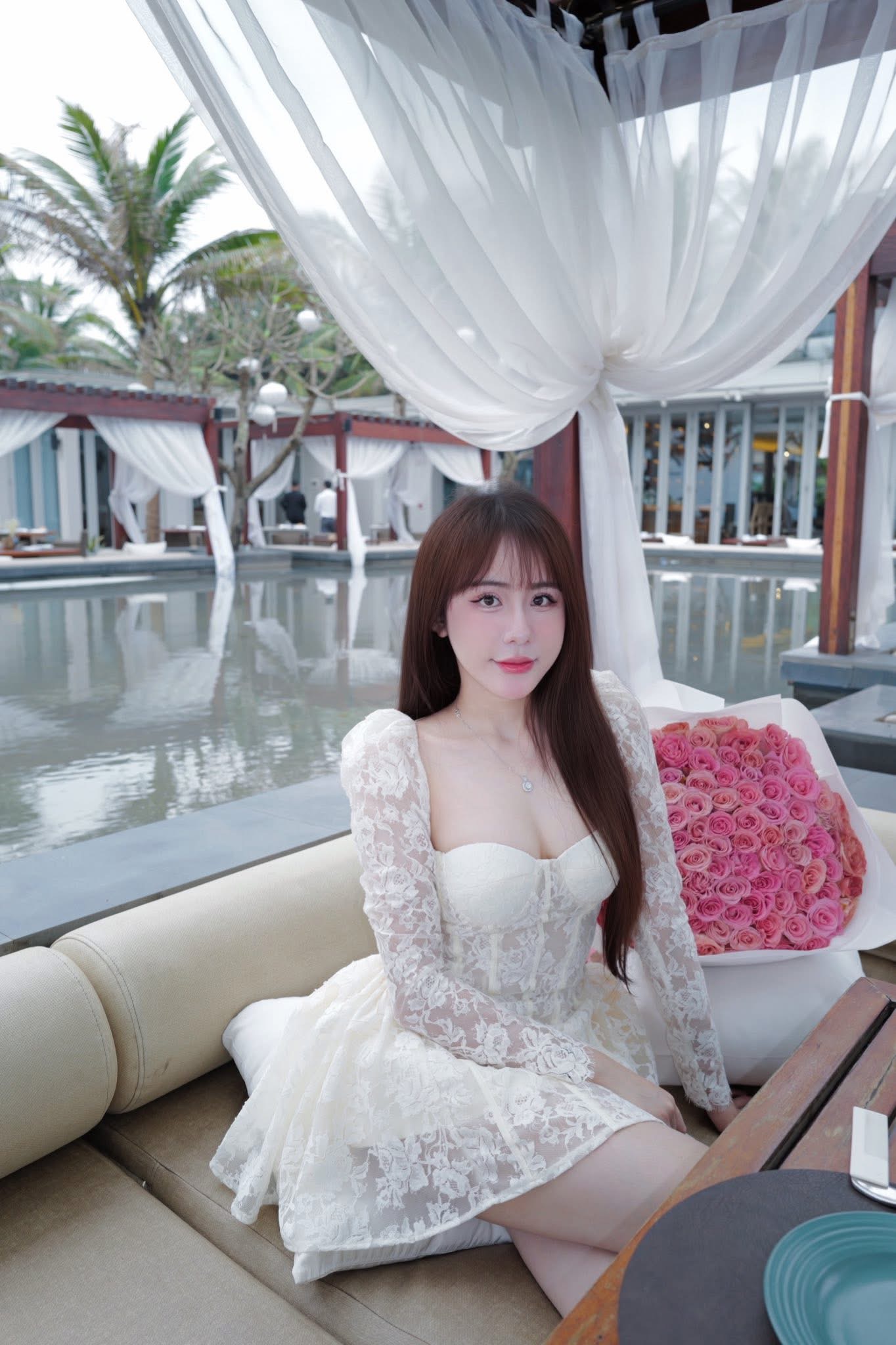Khoe dáng cực phẩm dưới nắng Bali, hot girl Việt khiến MXH Khoe dáng cực phẩm dưới nắng Bali, hot girl Việt khiến MXH