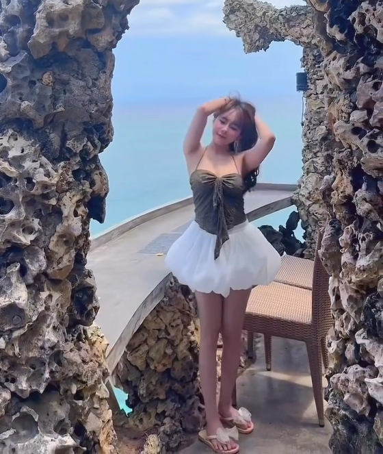 Khoe dáng cực phẩm dưới nắng Bali, hot girl Việt khiến MXH Khoe dáng cực phẩm dưới nắng Bali, hot girl Việt khiến MXH