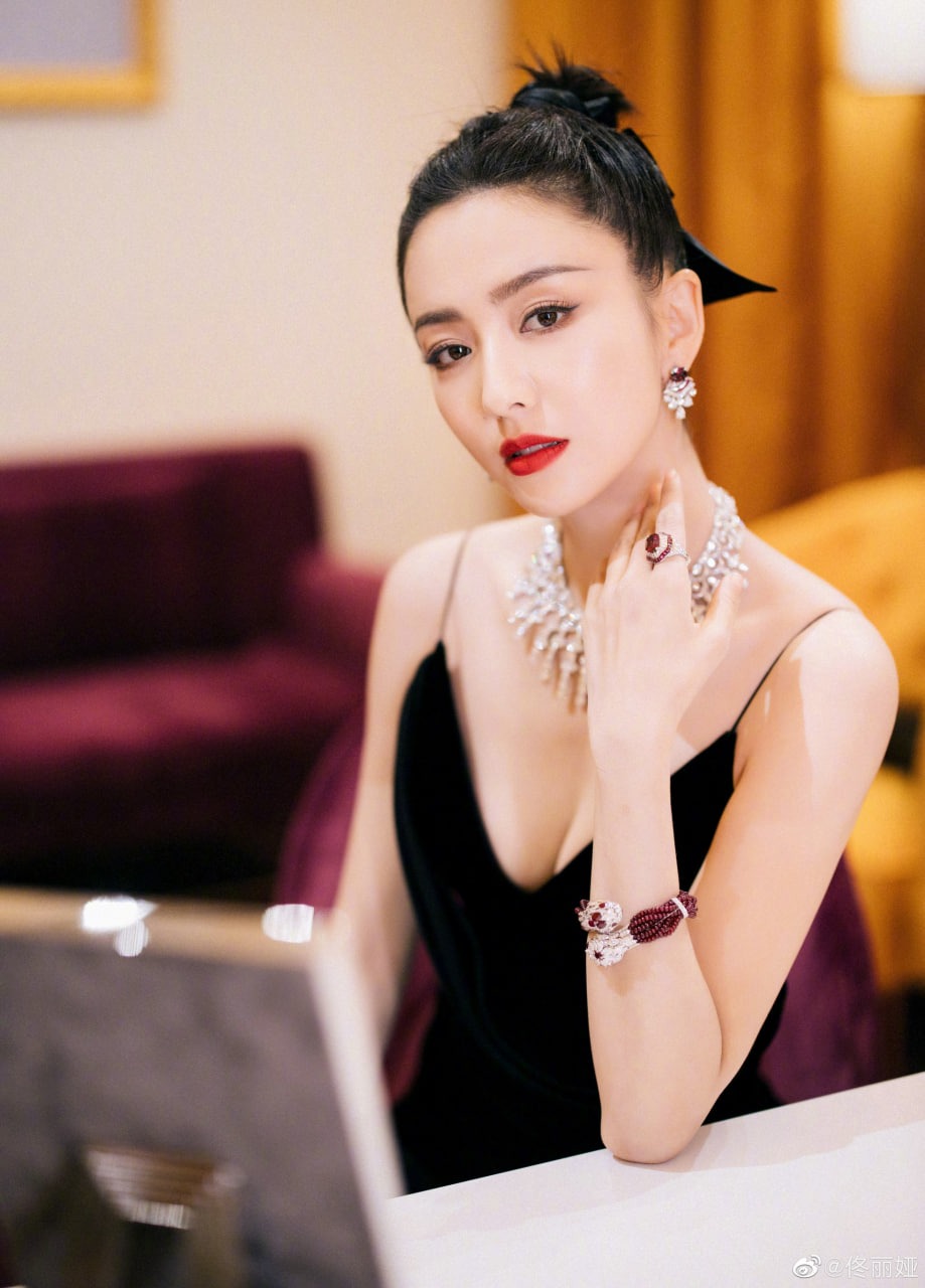 10 mỹ nhân đẹp nhất Cbiz: Cỡ Lưu Diệc Phi chỉ xếp hạng 5, hạng 1 là cái tên không ai ngờ tới!- Ảnh 16. 10 mỹ nhân đẹp nhất Cbiz: Cỡ Lưu Diệc Phi chỉ xếp hạng 5, hạng 1 là cái tên không ai ngờ tới!- Ảnh 16.