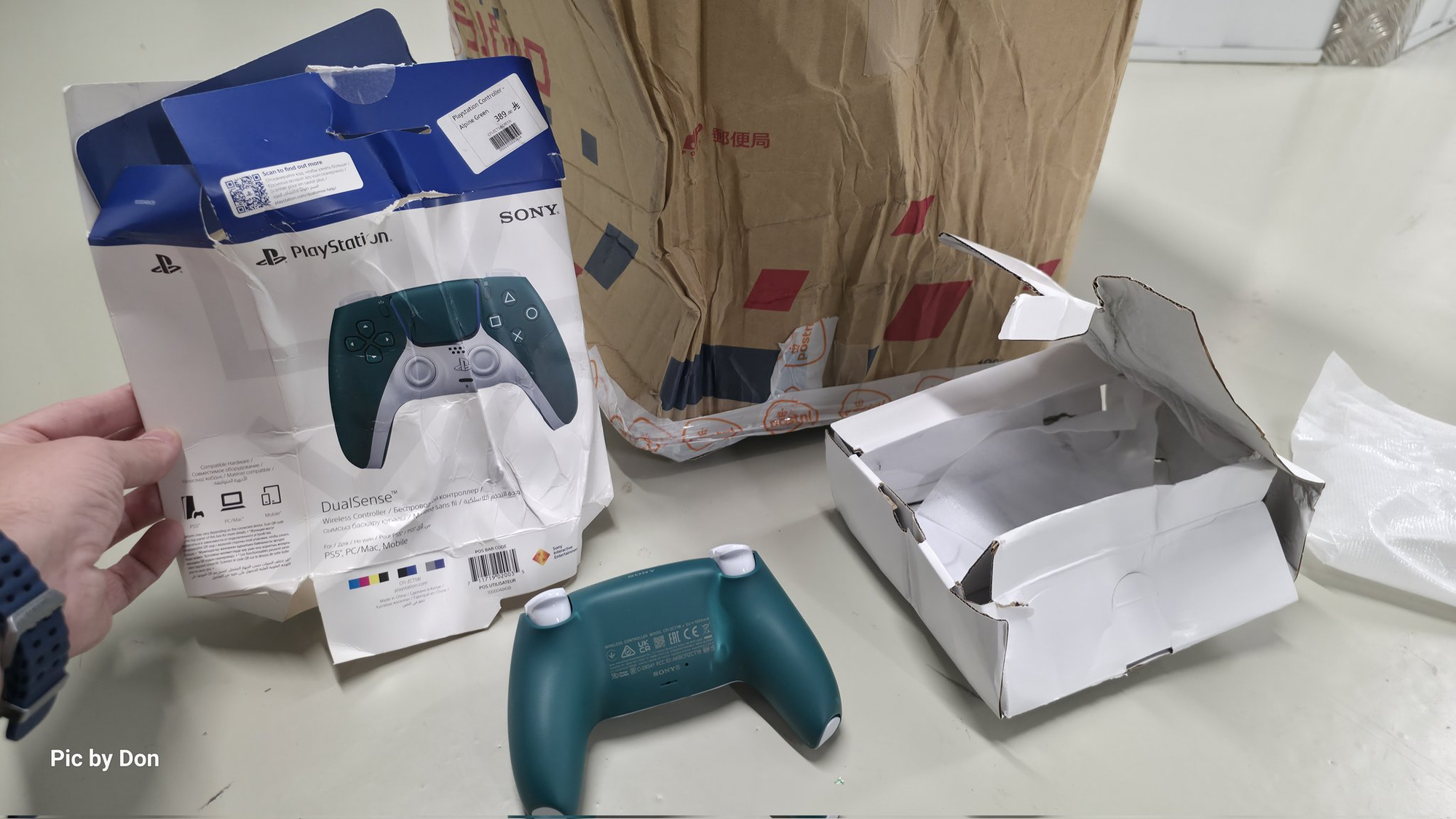 Một trong những tay cầm PS5 “hiếm nhất” bị phá hỏng trong quá trình vận chuyển, giá trị khiến game thủ đau xót- Ảnh 2. Một trong những tay cầm PS5 “hiếm nhất” bị phá hỏng trong quá trình vận chuyển, giá trị khiến game thủ đau xót- Ảnh 2.