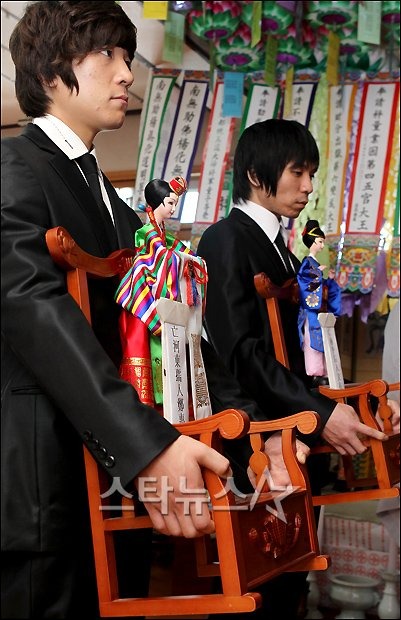 1 nữ diễn viên qua đời bi thảm ở tuổi 27, còn bị mẹ thực hiện nghi thức "minh hôn"- Ảnh 3.