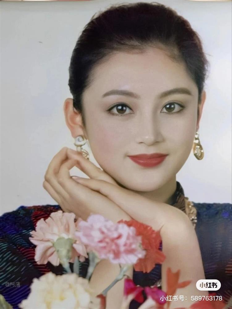 3 biểu tượng nhan sắc “bất biến” hàng đầu thế kỷ 21: Đến Lưu Diệc Phi, Angelababy đụng độ cũng phải 3 biểu tượng nhan sắc “bất biến” hàng đầu thế kỷ 21: Đến Lưu Diệc Phi, Angelababy đụng độ cũng phải