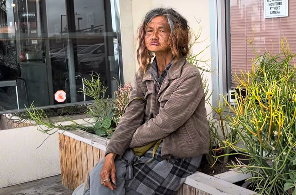 Sao nữ Vbiz bốc lửa vạn người mê: Nay thần kinh không ổn định, lang thang xin ăn ở Mỹ- Ảnh 5. Sao nữ Vbiz bốc lửa vạn người mê: Nay thần kinh không ổn định, lang thang xin ăn ở Mỹ- Ảnh 5.