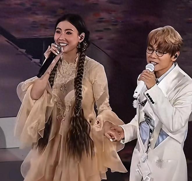 Trương Bá Chi sao ra nông nỗi này: Mặt cứng đơ như tượng sáp, làm răng sứ 