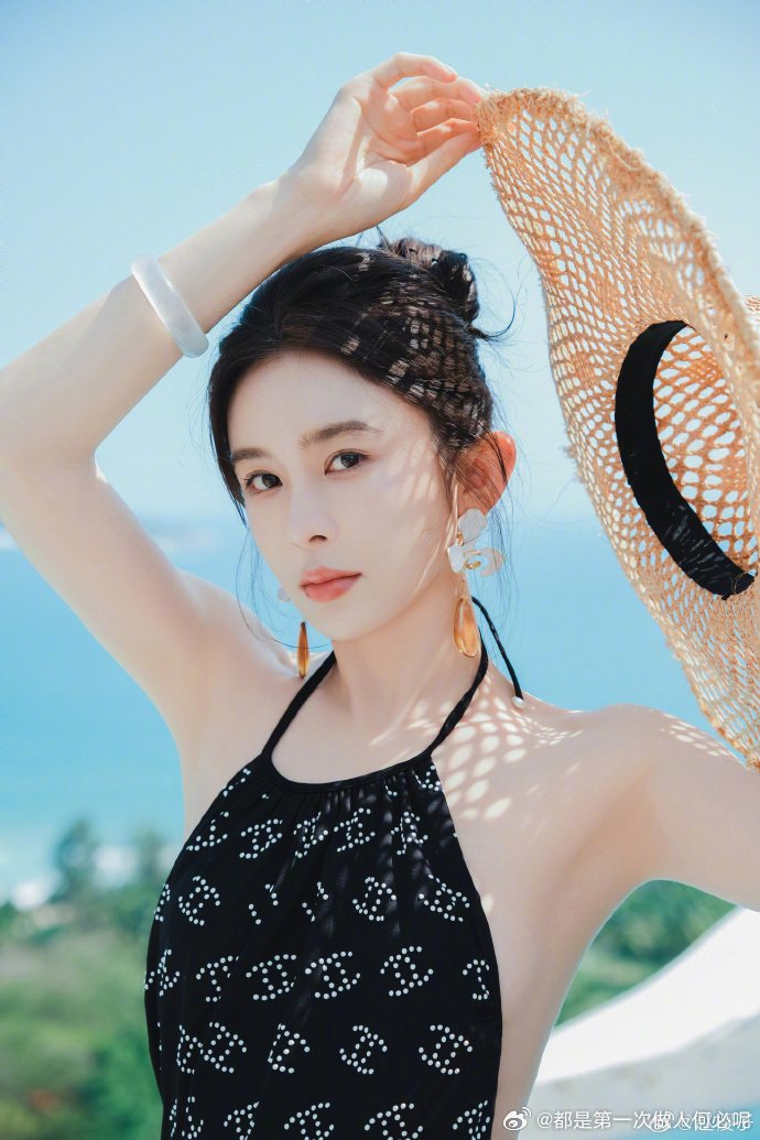 Cái kết của nữ diễn viên đập tiền đi Cái kết của nữ diễn viên đập tiền đi