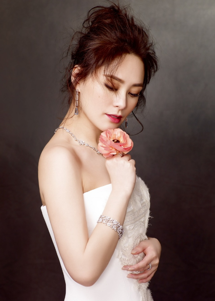 Nữ diễn viên sụp đổ hình tượng 