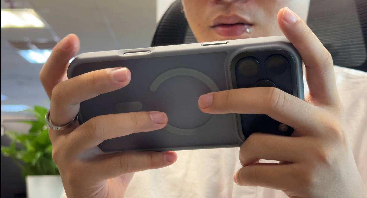 Cảm nhận đầu tiên khi trên tay iPhone 17 Pro Max: Đây là nâng cấp đáng giá mà chắc chắn game thủ sẽ thích- Ảnh 1. Cảm nhận đầu tiên khi trên tay iPhone 17 Pro Max: Đây là nâng cấp đáng giá mà chắc chắn game thủ sẽ thích- Ảnh 1.