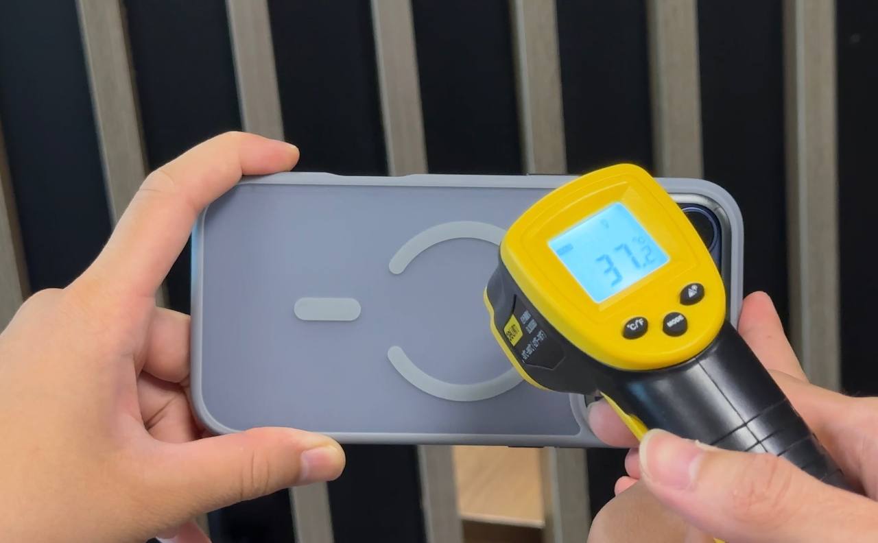 Cảm nhận đầu tiên khi trên tay iPhone 17 Pro Max: Đây là nâng cấp đáng giá mà chắc chắn game thủ sẽ thích- Ảnh 4. Cảm nhận đầu tiên khi trên tay iPhone 17 Pro Max: Đây là nâng cấp đáng giá mà chắc chắn game thủ sẽ thích- Ảnh 4.