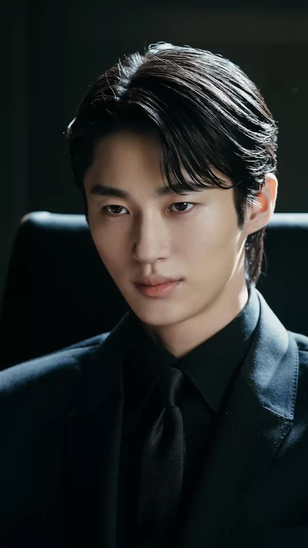 Solo Leveling live-action: Ngỡ ngàng với nhan sắc của Sung Jinwoo và Cha Hae In phiên bản đời thực- Ảnh 2. Solo Leveling live-action: Ngỡ ngàng với nhan sắc của Sung Jinwoo và Cha Hae In phiên bản đời thực- Ảnh 2.