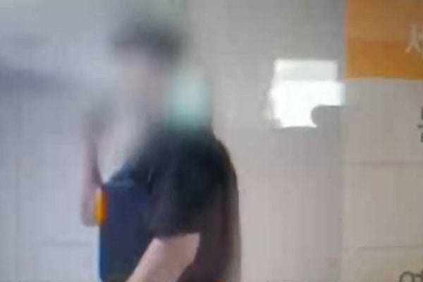 Cô gái trẻ bàng hoàng khi biết bạn trai quay lén clip riêng tư của mình để làm điều không thể tin nổi!- Ảnh 2. Cô gái trẻ bàng hoàng khi biết bạn trai quay lén clip riêng tư của mình để làm điều không thể tin nổi!- Ảnh 2.