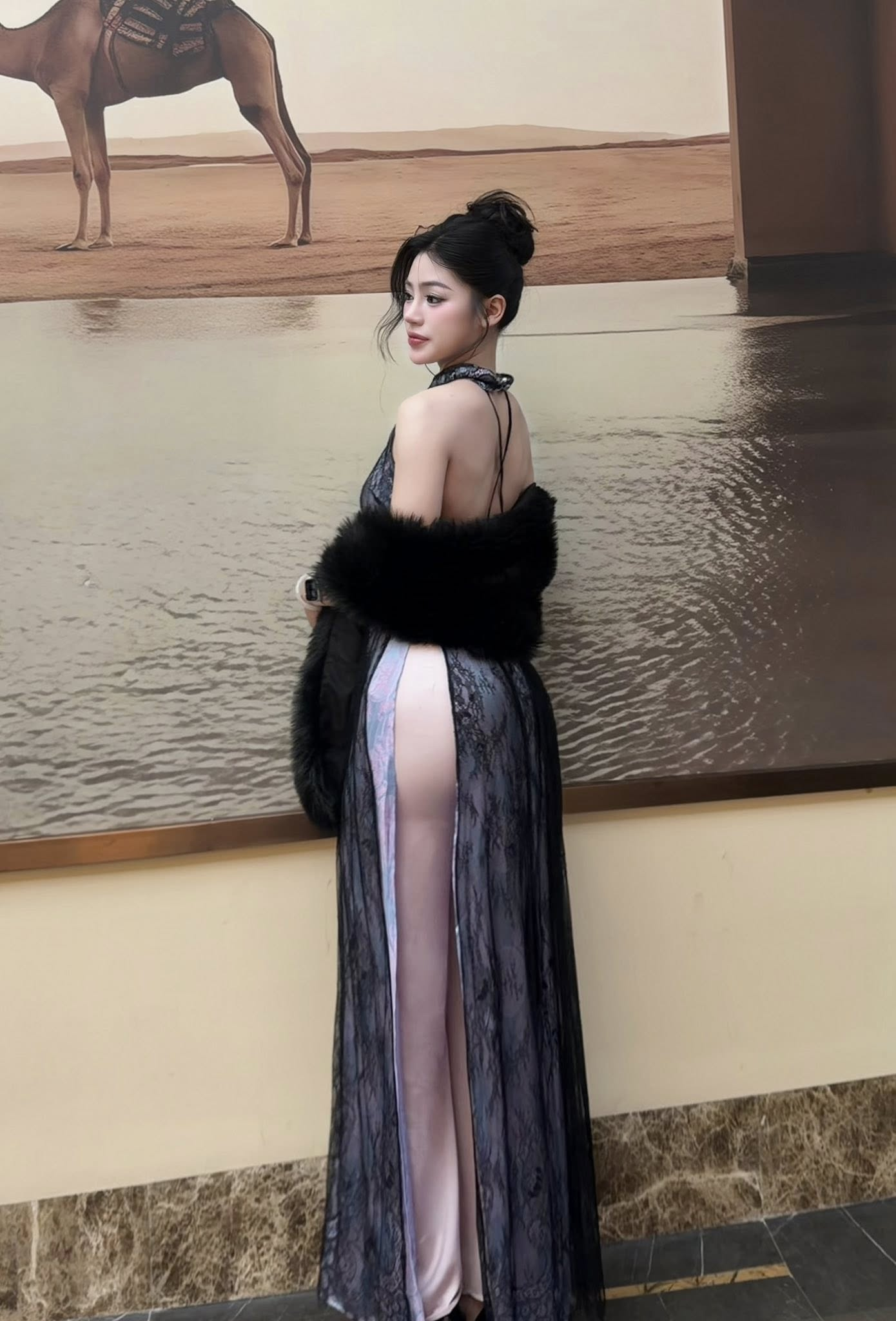 Diện áo dài đón Tết, hot girl khiến người xem "tá hỏa" vì ngỡ phản cảm, "dụi mắt" mấy lần mới phát hiện sự thật- Ảnh 2. Diện áo dài đón Tết, hot girl khiến người xem "tá hỏa" vì ngỡ phản cảm, "dụi mắt" mấy lần mới phát hiện sự thật- Ảnh 2.