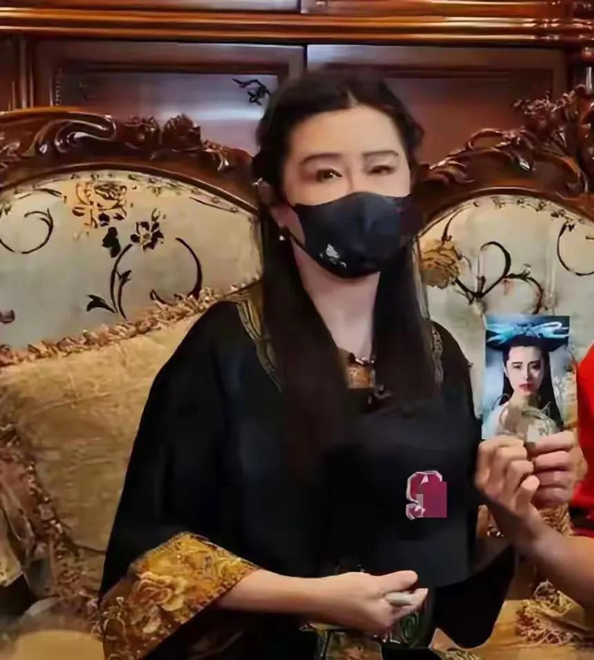 "Ngọc nữ đẹp khuynh đảo châu Á" nay mặt mũi biến dạng không nhận ra, mở tiệm trị liệu massage gom bạc lẻ- Ảnh 17. "Ngọc nữ đẹp khuynh đảo châu Á" nay mặt mũi biến dạng không nhận ra, mở tiệm trị liệu massage gom bạc lẻ- Ảnh 17.