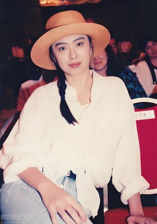 "Ngọc nữ đẹp khuynh đảo châu Á" nay mặt mũi biến dạng không nhận ra, mở tiệm trị liệu massage gom bạc lẻ- Ảnh 18. "Ngọc nữ đẹp khuynh đảo châu Á" nay mặt mũi biến dạng không nhận ra, mở tiệm trị liệu massage gom bạc lẻ- Ảnh 18.