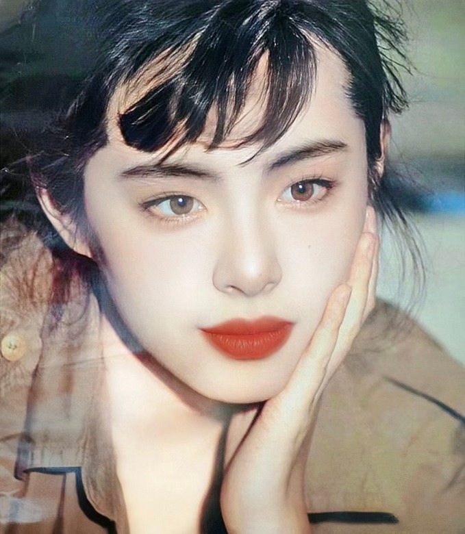 "Ngọc nữ đẹp khuynh đảo châu Á" nay mặt mũi biến dạng không nhận ra, mở tiệm trị liệu massage gom bạc lẻ- Ảnh 1. "Ngọc nữ đẹp khuynh đảo châu Á" nay mặt mũi biến dạng không nhận ra, mở tiệm trị liệu massage gom bạc lẻ- Ảnh 1.