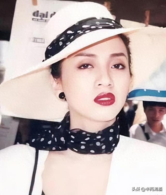 Không tin nổi: Mẹ già 102 tuổi của nữ diva đình đám quyết “bào” con gái quá cố đến tận cùng- Ảnh 3. Không tin nổi: Mẹ già 102 tuổi của nữ diva đình đám quyết “bào” con gái quá cố đến tận cùng- Ảnh 3.