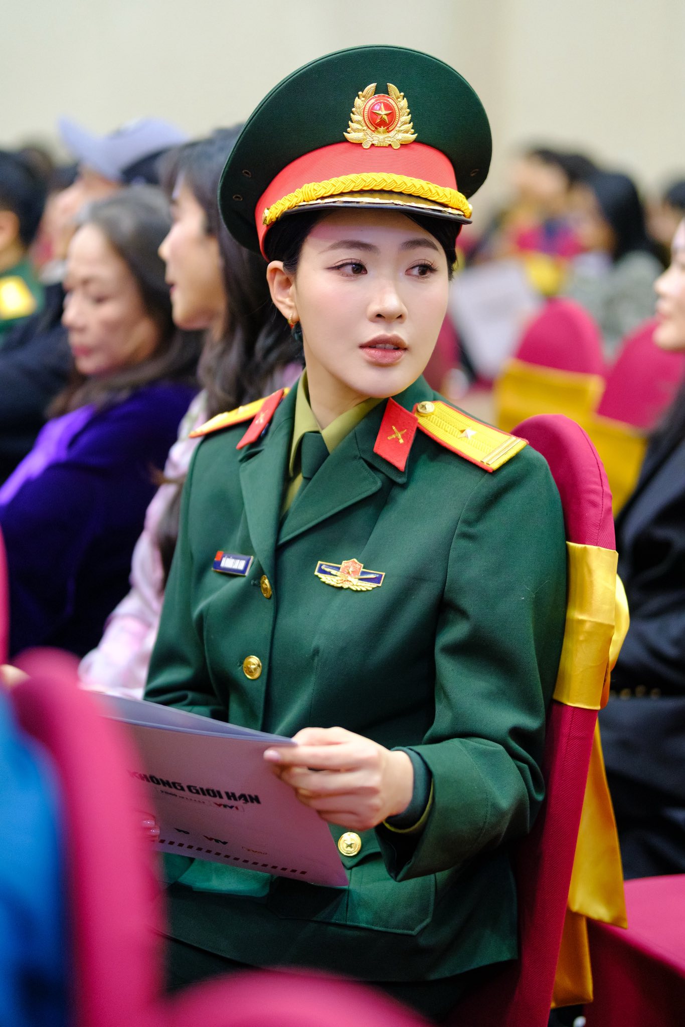 Việt Nam có 1 mỹ nhân đúng chuẩn “sách giáo khoa visual” nhưng cứ cất giọng là nhan sắc giảm hẳn một nửa- Ảnh 1. Việt Nam có 1 mỹ nhân đúng chuẩn “sách giáo khoa visual” nhưng cứ cất giọng là nhan sắc giảm hẳn một nửa- Ảnh 1.