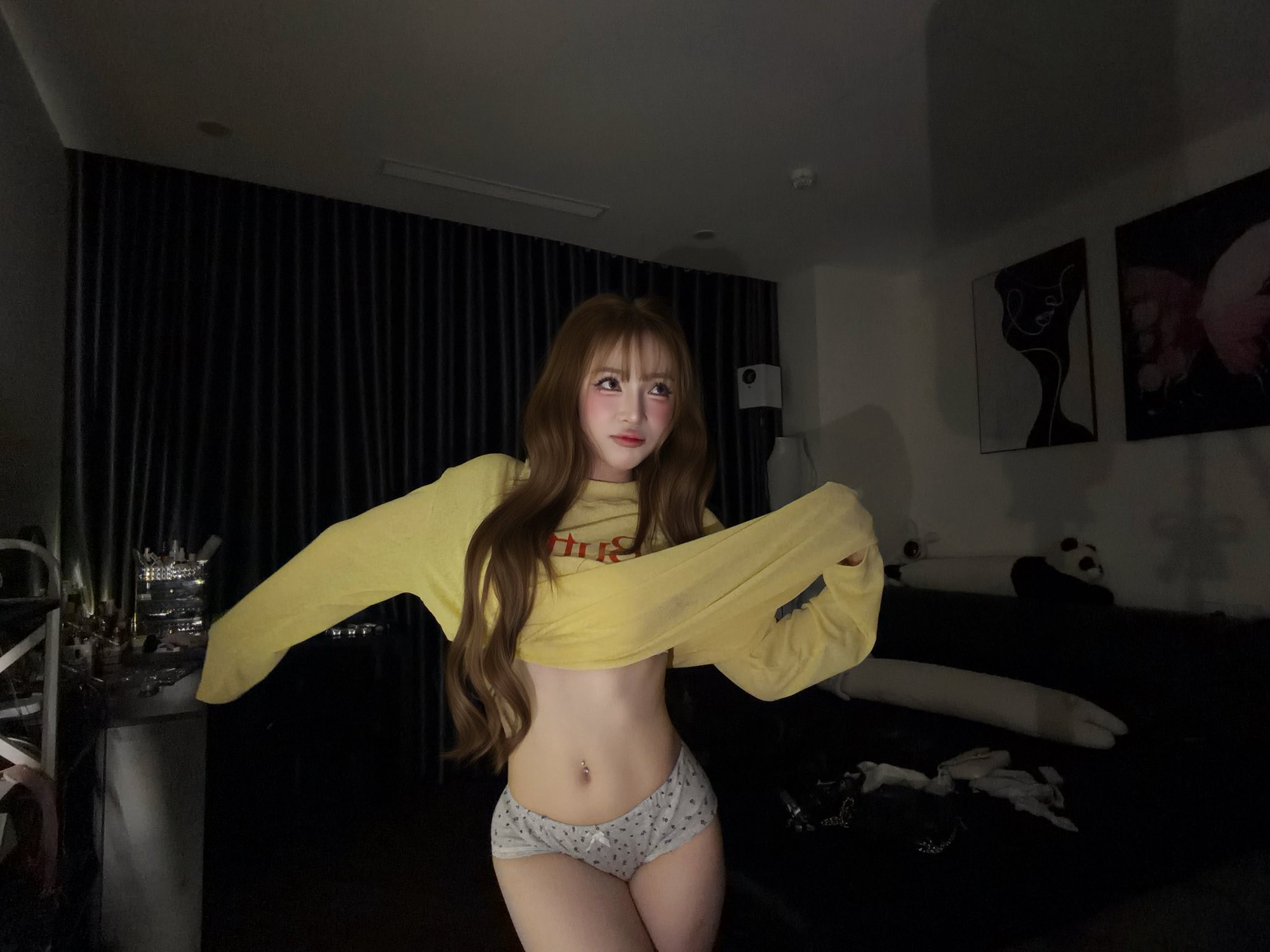 Outfit "chấm bi" của hot TikToker xinh đẹp, khiến anh em game thủ ngất ngây không thể rời mắt- Ảnh 1. Outfit "chấm bi" của hot TikToker xinh đẹp, khiến anh em game thủ ngất ngây không thể rời mắt- Ảnh 1.