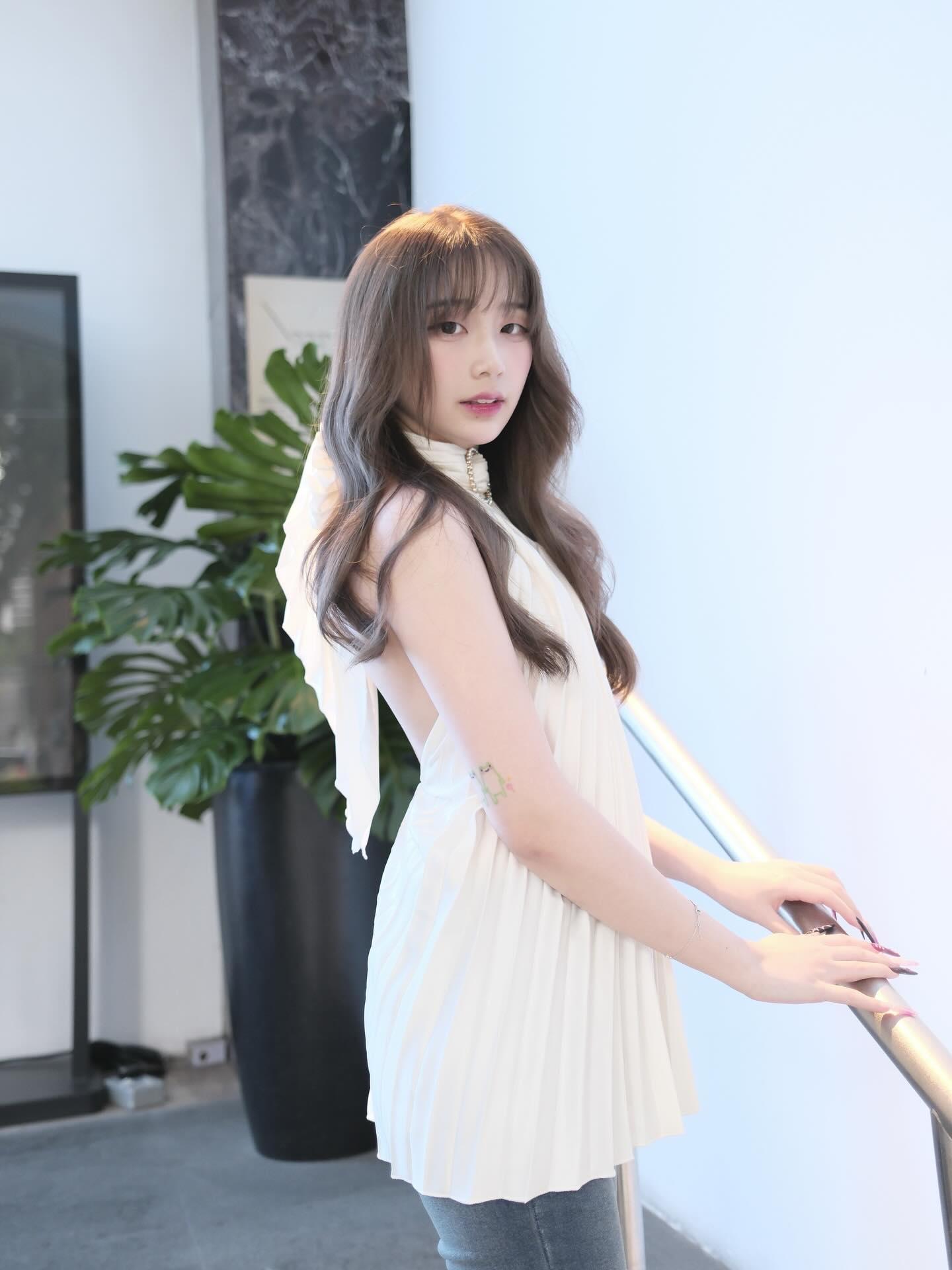 Ngắm nhan sắc "trong veo" của nữ coser sở hữu gần 33 triệu tim trên TikTok- Ảnh 2.