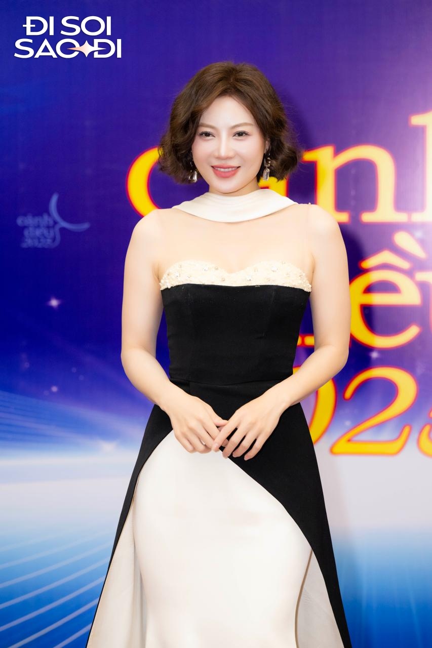 Thảm đỏ Cánh Diều 2025: Lê Bống - Thanh Hương xinh sang kịch trần, tổng tài Cách Em 1 Milimet khen đẹp là chưa đủ- Ảnh 4.