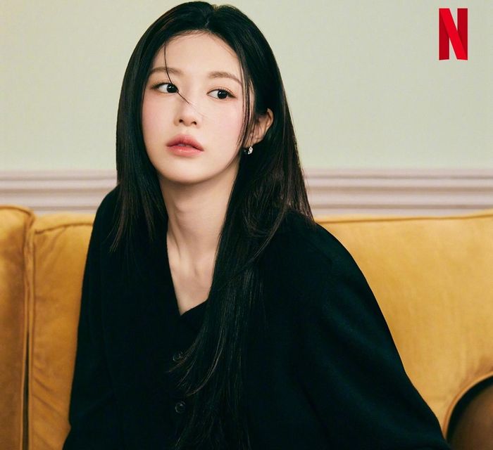 Ngắm trọn visual không góc chết của gương mặt "tỷ lệ kim cương" khiến 13 quốc gia mê mẩn trên Netflix- Ảnh 2.