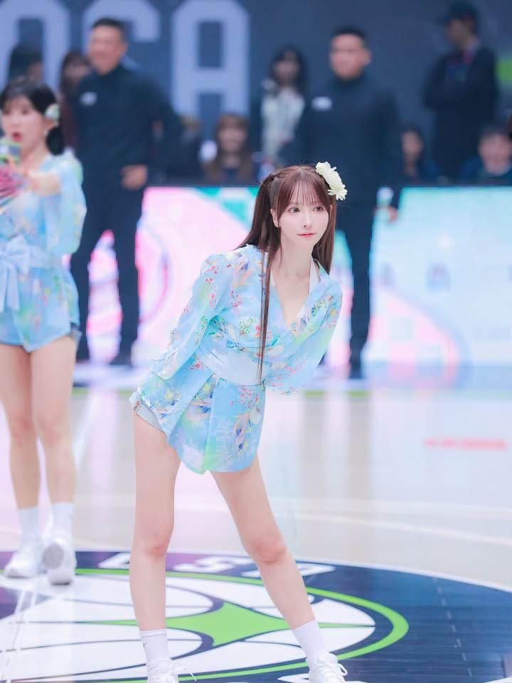 Yua Mikami khiến fan đổ gục vì nhan sắc thời hoàng kim- Ảnh 2. Yua Mikami khiến fan đổ gục vì nhan sắc thời hoàng kim- Ảnh 2.