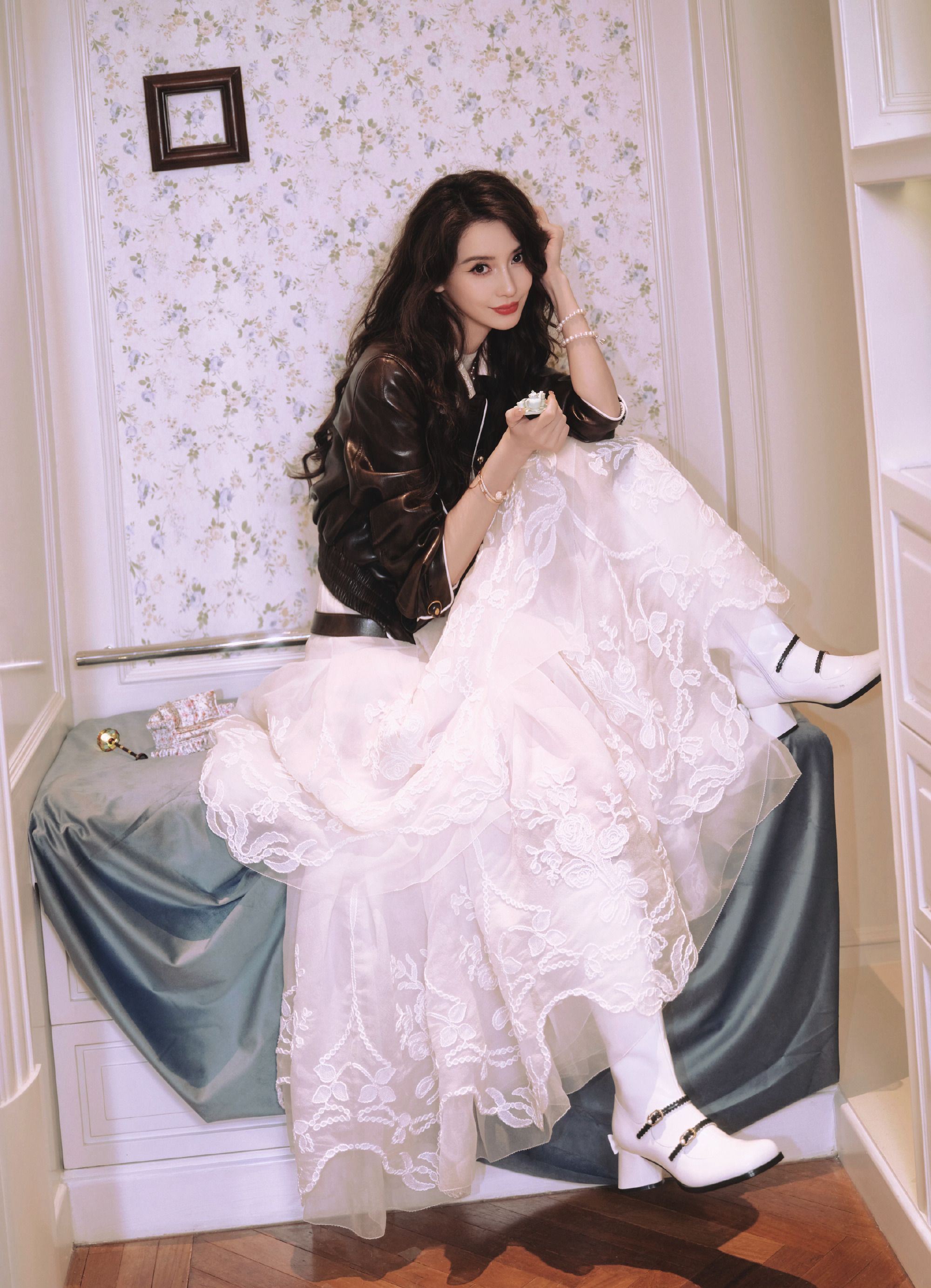 Hoang mang cả Cbiz: Angelababy vướng nghi vấn làm 