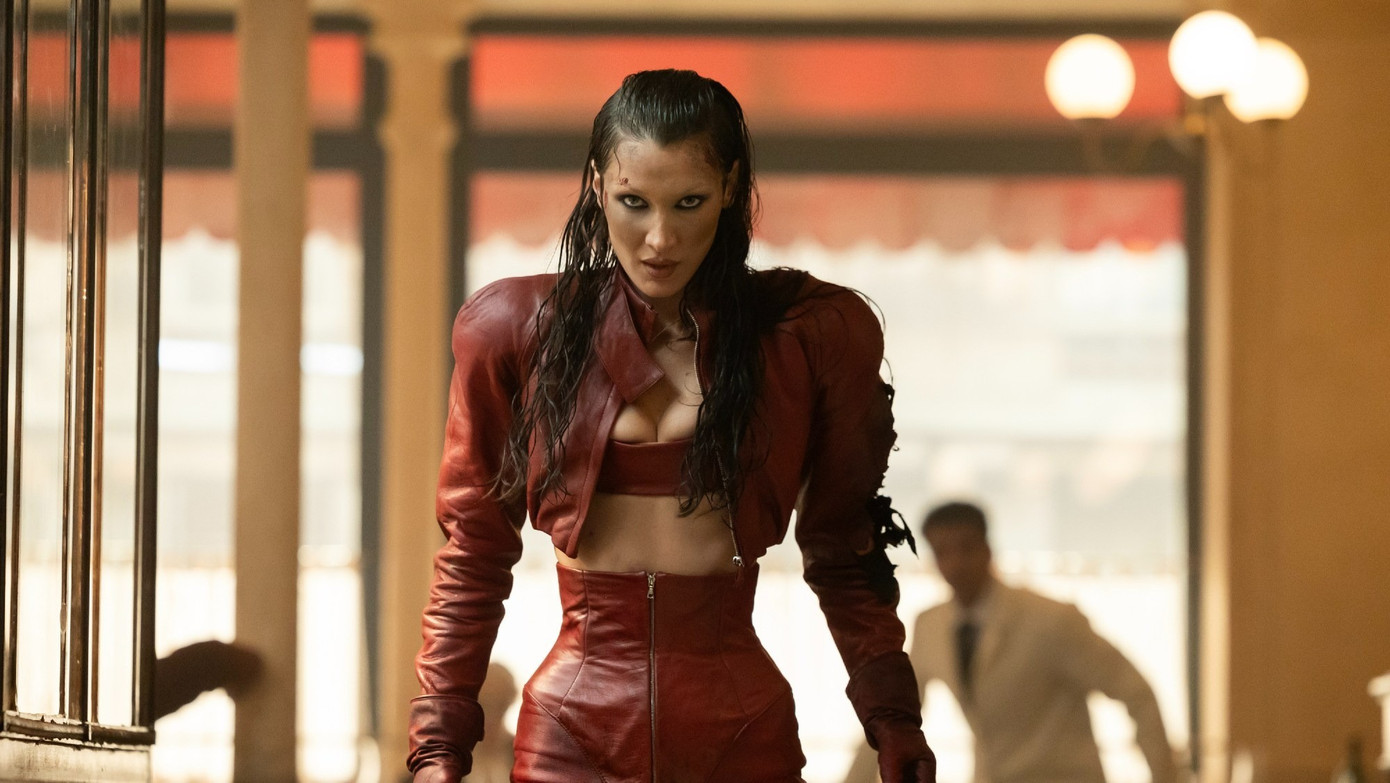 Phim của con dâu Beckham ngập cảnh 18+- Ảnh 2.