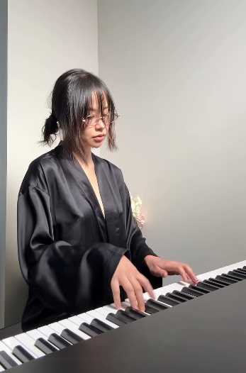 photo-1769617538520 photo-1769617538520