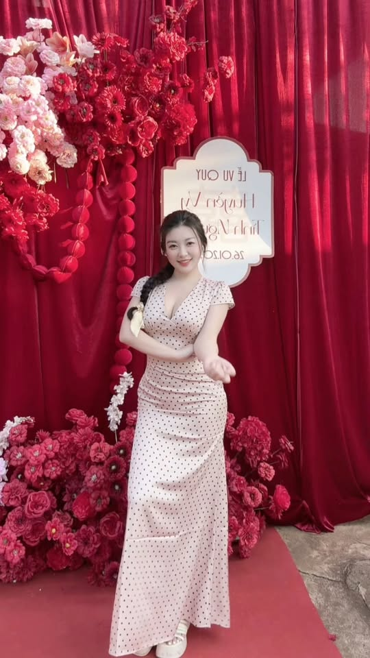 Đi ăn cưới nhưng nhảy TikTok "quá sung", hot girl này khiến không biết bao nhiêu anh em game thủ phải mải mê theo dõi- Ảnh 1.