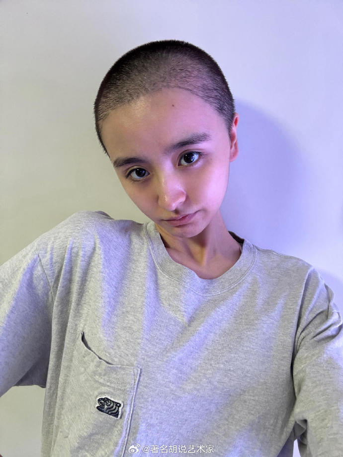 Sự hết thời của mỹ nhân có gương mặt đẹp nhất showbiz: Giải nghệ rồi cạo đầu gây sốc, làm 1 điều cả triệu người dậy sóng- Ảnh 6. Sự hết thời của mỹ nhân có gương mặt đẹp nhất showbiz: Giải nghệ rồi cạo đầu gây sốc, làm 1 điều cả triệu người dậy sóng- Ảnh 6.