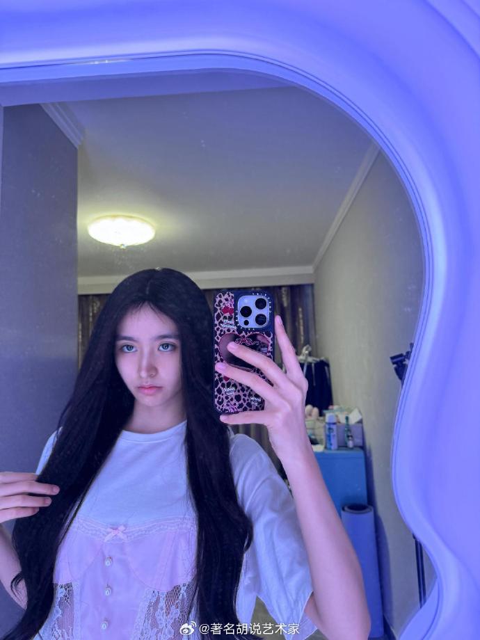 Sự hết thời của mỹ nhân có gương mặt đẹp nhất showbiz: Giải nghệ rồi cạo đầu gây sốc, làm 1 điều cả triệu người dậy sóng- Ảnh 5. Sự hết thời của mỹ nhân có gương mặt đẹp nhất showbiz: Giải nghệ rồi cạo đầu gây sốc, làm 1 điều cả triệu người dậy sóng- Ảnh 5.